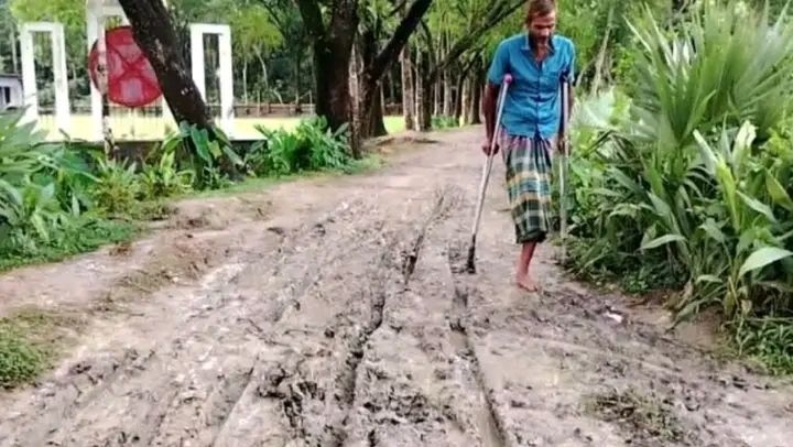 পটুয়াখালীর বাউফলে কাঁচা রাস্তা পাকা হয়নি ৪০বছরেও