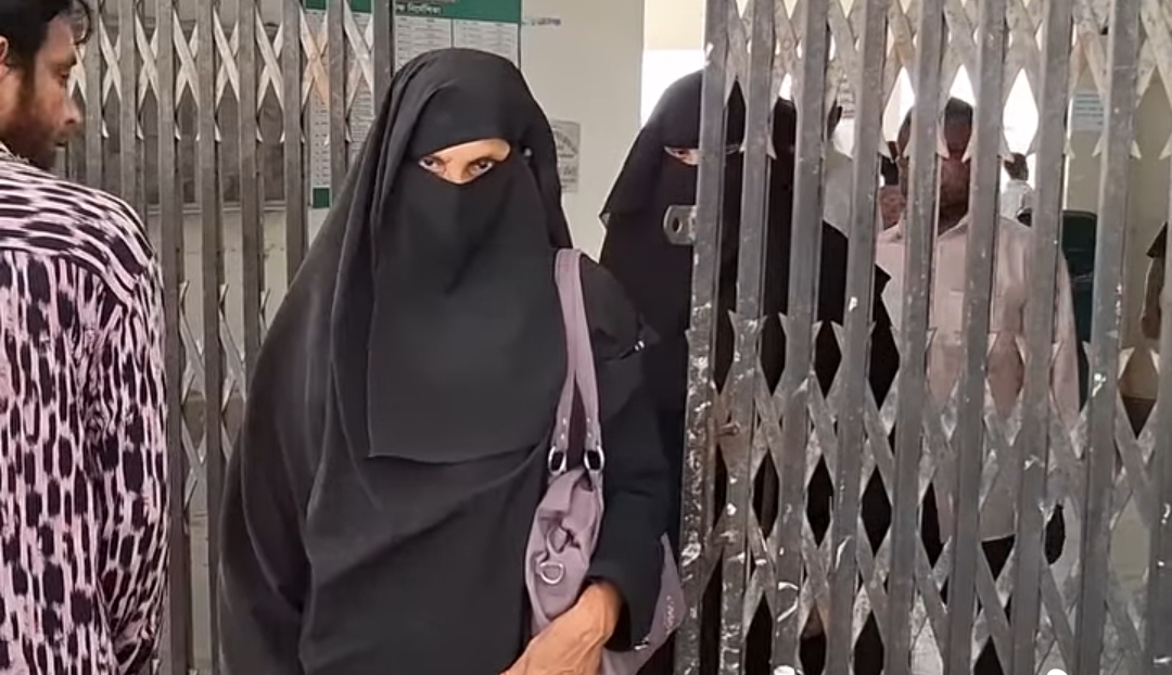 চাকুরি করতে না দেওয়া নিয়ে ডিভোর্সের জেড়ে ময়মনসিংহে শশুর বাড়ির সবার বিরুদ্ধে নির্যাতনের মামলা