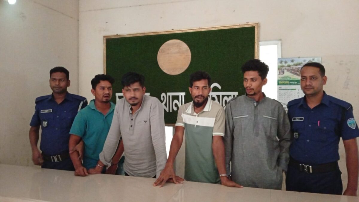 কুমিল্লার চান্দিনায় গৃহবধূ অপহরণ ও সংঘবদ্ধ ধর্ষণের অভিযোগ, ৪ যুবক আটক।