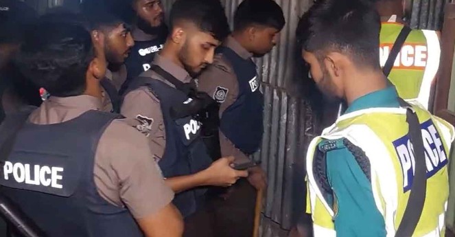 মাদকবিরোধী অভিযানে মিলল মাটির নিচে কক্ষ ও সুড়ঙ্গপথ