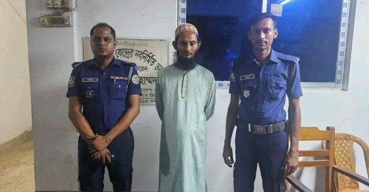 মহিপুর থানা পুলিশের অভিযানে -১১বছরের পলাতক সাজাপ্রাপ্ত আসামি গ্রেফতার