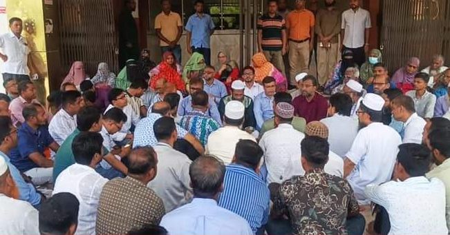 পবিপ্রবিতে বহিরাগতের হামলার প্রতিবাদে কর্মবিরতি