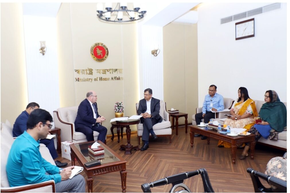 স্বরাষ্ট্রমন্ত্রী বাংলাদেশ সচিবালয়ে ইন্টারন্যাশনাল কমিটি অফ দ্য রেডক্রস (আইসিআরসি)  প্রধান নিকোলাস ফ্লাউরির সৌজন্য সাক্ষাত