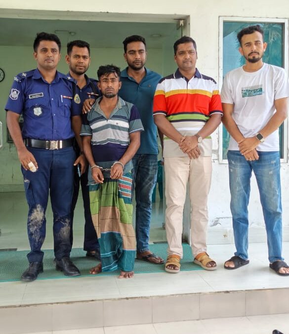 হিজলায় পুলিশের শ্বাসরুদ্ধকর অভিযান: ১৬ মামলার দুর্ধর্ষ আসামি গ্রেফতার