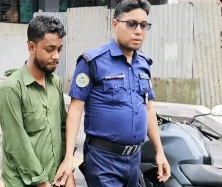 দুমকিতে ট্রাক চাপায় নারী নিহত,ড্রাইভার আটক