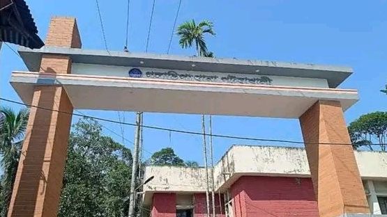 পটুয়াখালীতে সড়কের পাশের গর্ত থেকে শিশুর মরদেহ উদ্ধার