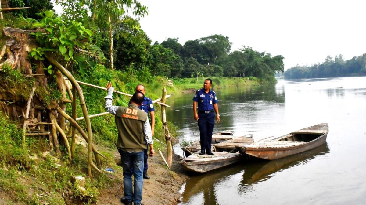 দিনাজপুরে জোড়া লাশ উদ্ধার ও ধর্ষণ মামলার ঘটনাস্থল পরিদর্শন করলেন পুলিশ সুপার