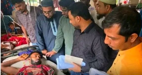 সমুদ্রে ট্রলারডুবিতে ক্ষতিগ্রস্ত জেলে পরিবারের পাশে দাঁড়ালো ইউএনও