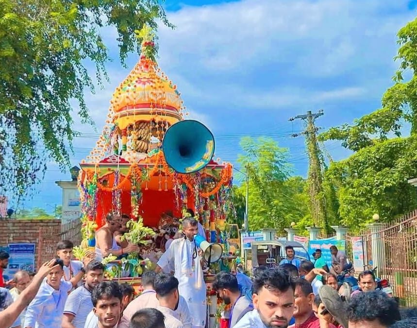 উৎসব আর সম্প্রীতির মেলবন্ধনে    গোপালগঞ্জ এর কোটালীপাড়ায় উদযাপিত হলো শ্রী শ্রী জগন্নাথ দেবের পবিত্র রথযাত্রা উৎসব-২০২৬
