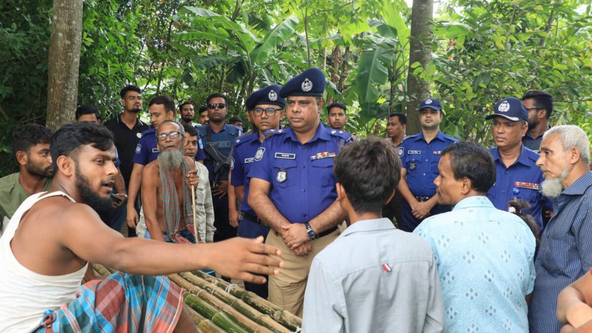 নরসিংদীর মাধবদীতে ডাকাতের কুপে নিহত এক। পরিদর্শন করলেন পুলিশ সুপার আব্দুল্লাহ আল মামুন