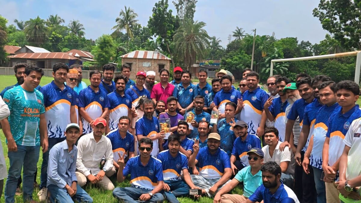 সিংড়ায় উৎসবমুখর পরিবেশে প্রশাসন ও সাংবাদিক প্রীতি ক্রিকেট ম্যাচ অনুষ্ঠিত