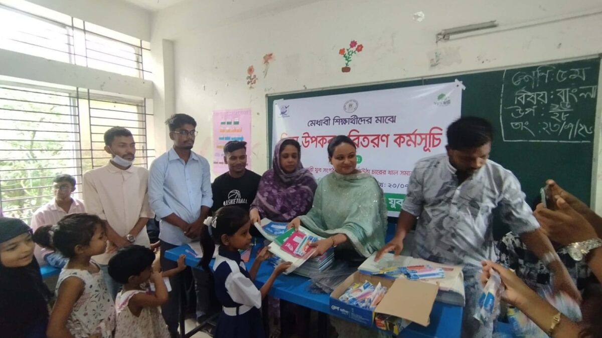 বরগুনা আমতলীতে তিন স্বেচ্ছাসেবী সংগঠনের উদ্যোগে অর্ধশতাধিক শিক্ষার্থীর মাঝে শিক্ষা উপকরণ বিতরণ