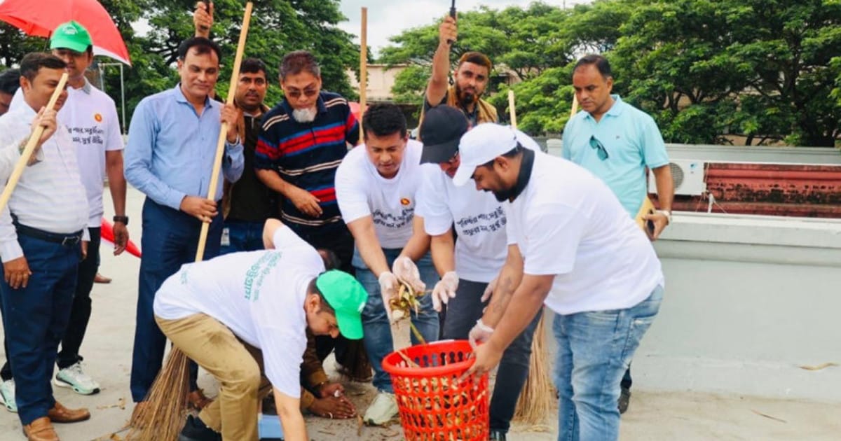 ২৪ ঘণ্টায় ১৩৫ টন বর্জ্য অপসারণ: চট্টগ্রামে জেলা প্রশাসনের পরিচ্ছন্নতা অভিযানের অনন্য রেকর্ড