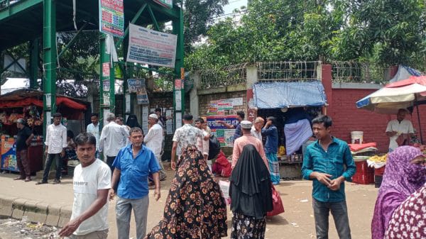 কালিয়াকৈরে চন্দ্রা-টিকেটের নামে প্রকাশ্য ডাকাতি,দালালের রাজত্ব- ক্ষুব্ধ যাত্রীরা,দেখার মত কেউ নেই
