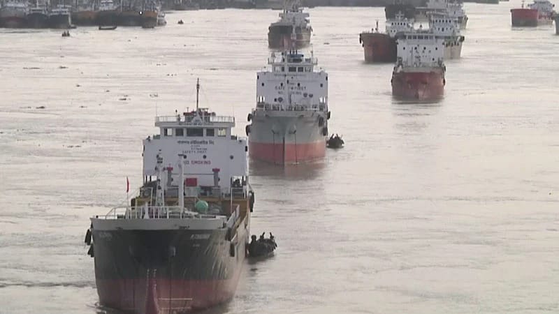 ১৮ দিনে তিন জাহাজে জলদস্যু হামলা, ১০ কোটি টাকার লুট বহির্নোঙরের নিরাপত্তা নিয়ে নতুন শঙ্কায় চট্টগ্রাম বন্দর