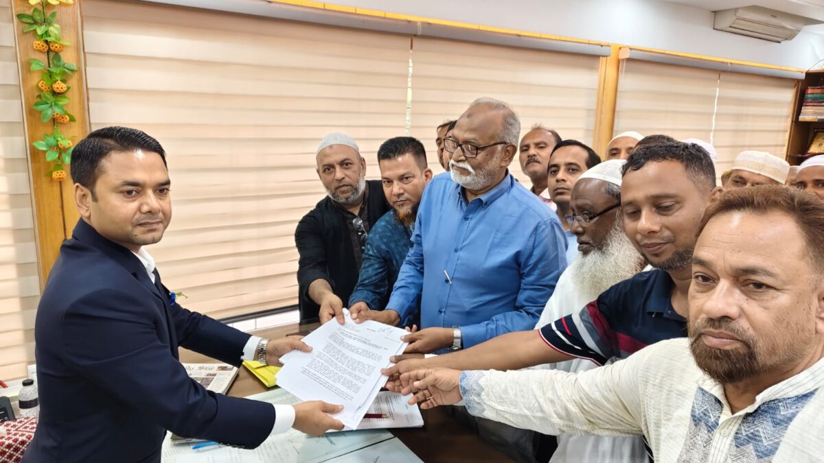 রূপগঞ্জে সাবেক মন্ত্রী গাজীর দখল থেকে মাদ্রাসার জমি উদ্ধার চেয়ে প্রধানমন্ত্রীর কাছে তৈমূরের স্মারকলিপি