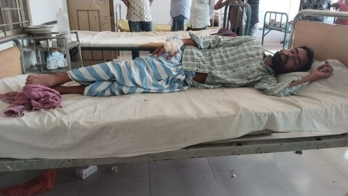 টাঙ্গাইল মধুপুরের মির্জাবাড়ীতে পারিবারিক বিরোধে সংঘর্ষ, আহত ৪
