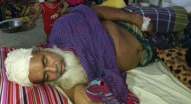 পটুয়াখালীর দুমকিতে ডাচ্ -বাংলা ব্যাংকের ব্যাংক প্রহরীর ওপর হামলার অভিযোগ, গ্রেপ্তার -১