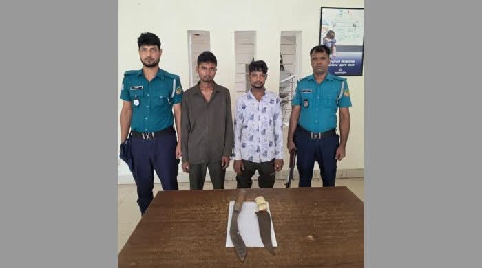 টঙ্গীতে দেশীয় অস্ত্রসহ দুই ছিনতাইকারী গ্রেপ্তার