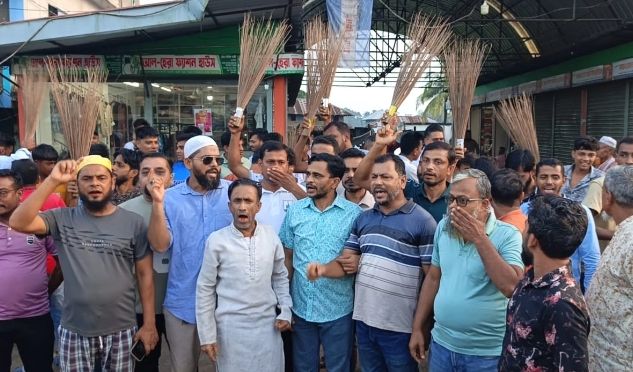 দুমকিতে যুবদলের আংশিক কমিটি নিয়ে তোলপাড়, ‘পকেট কমিটি’ বাতিলের দাবিতে ঝাড়ু মিছিল