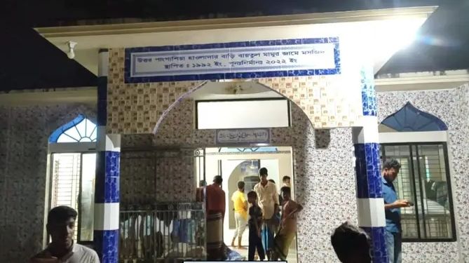 দুমকিতে মসজিদের কক্ষে তরুণ মুয়াজ্জিনের মৃত্যু, ঘিরে রহস্য