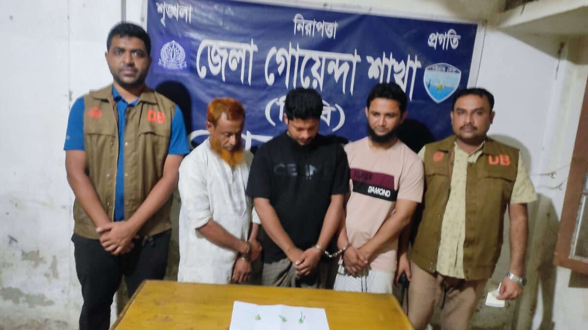 নোয়াখালী ডিবির অভিযান ৪০ পিস ইয়াবা সহ আসামি গ্রেফতার