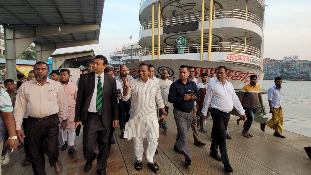 নৌপথে অতিরিক্ত ভাড়া আদায় করলে কঠোর আইনানুগ ব্যবস্থা: নৌপরিবহন প্রতিমন্ত্রী