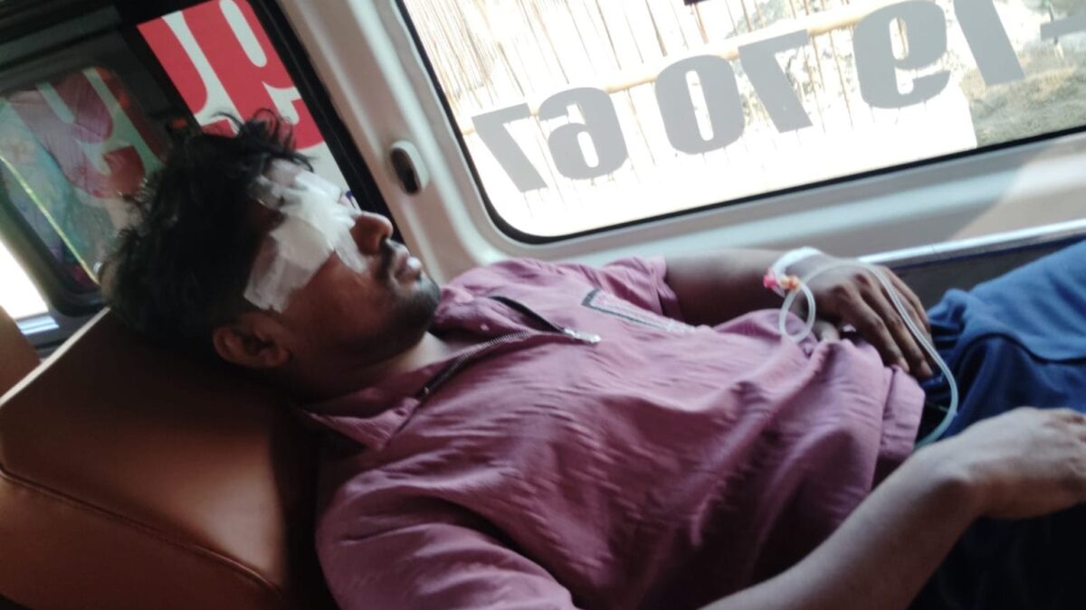 টুঙ্গিপাড়ায় জমি নিয়ে বিরোধের জেরে হামলার অভিযোগ, গুরুতর আহত জাপানপ্রবাসী  বাড়িতে হামলা, ঢাকায় চিকিৎসাধীন বিপ্রদাস মণ্ডল