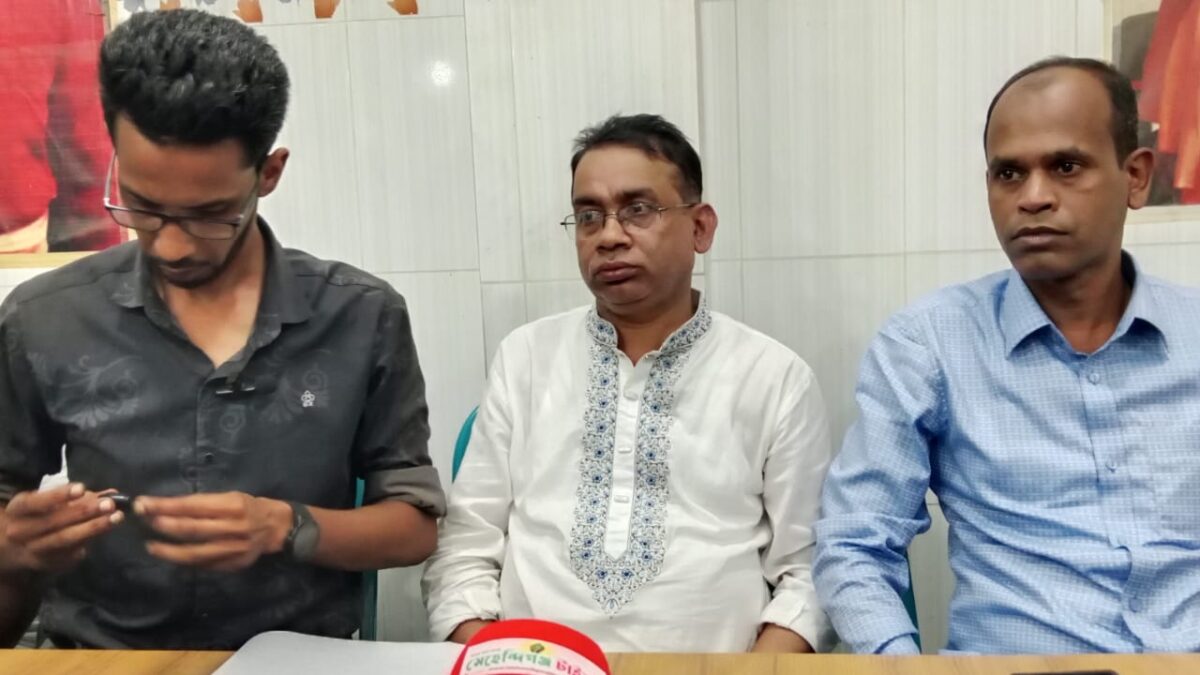 পূজামণ্ডপের চাল কেলেঙ্কারির অভিযোগ, সংবাদ সম্মেলনে নিজেকে নির্দোষ দাবি করলেন সুভাষ দাস