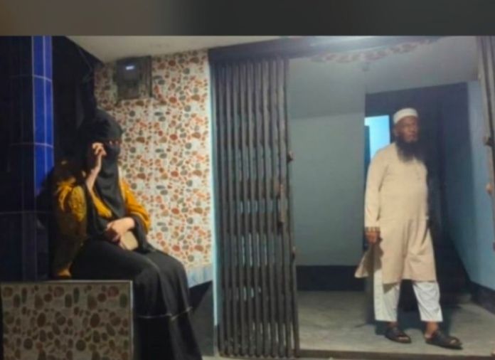 স্বামীর স্বীকৃতি পেতে দশমিনায় তরুনীর অনশন